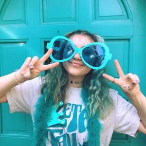 Meet your Posher, Chloe